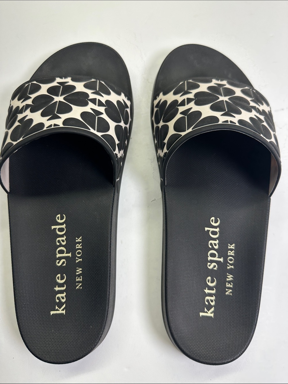 Kate Spade New York Olympia Slides, Black & White Flip Flop Sandals Size 10 - Picture 2 of 9